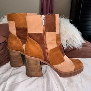 Universal Thread Heeled Boots - Size 9.5